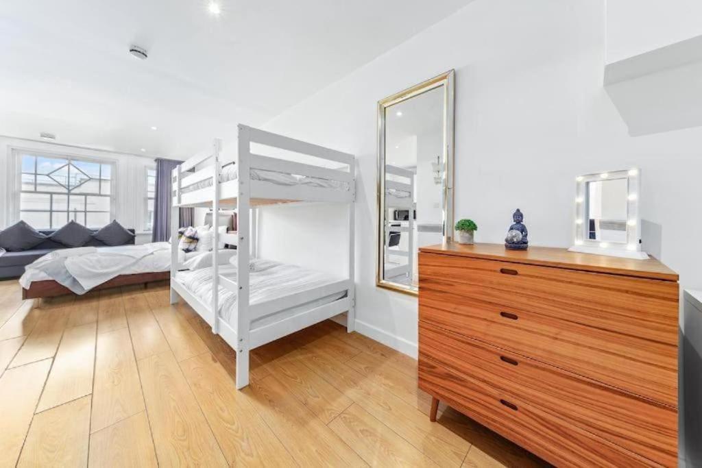 1 Bedroom Flat Piccadilly Sleep 7 In London Vr10 מראה חיצוני תמונה