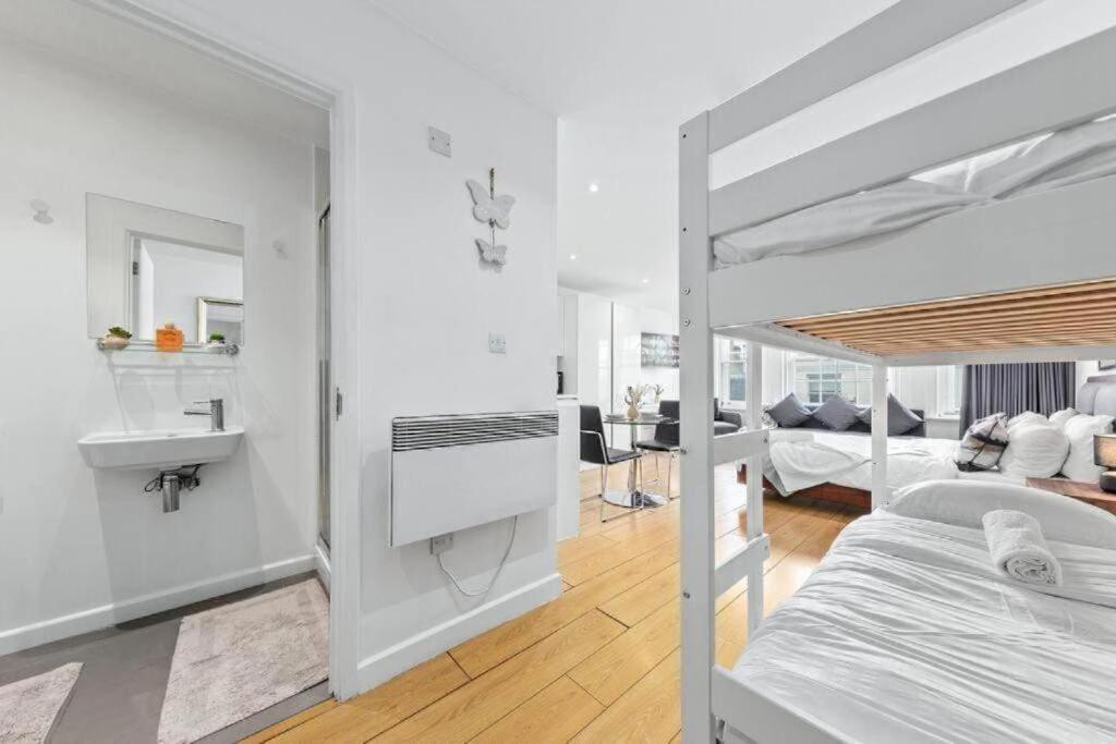 1 Bedroom Flat Piccadilly Sleep 7 In London Vr10 מראה חיצוני תמונה