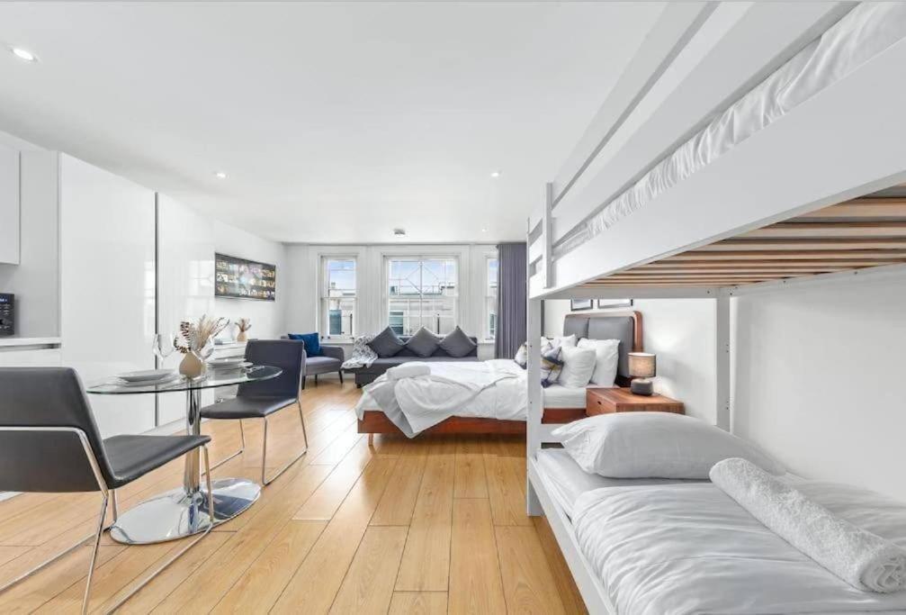 1 Bedroom Flat Piccadilly Sleep 7 In London Vr10 מראה חיצוני תמונה